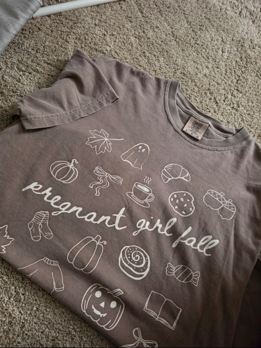 Pregnant Girl Fall Graphic Tee